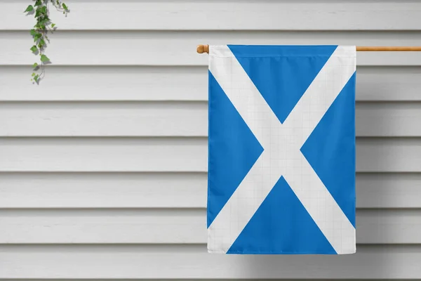 Bandera Nacional Escocia Cuelga Una Cerca Largo Pared Madera Una — Foto de Stock