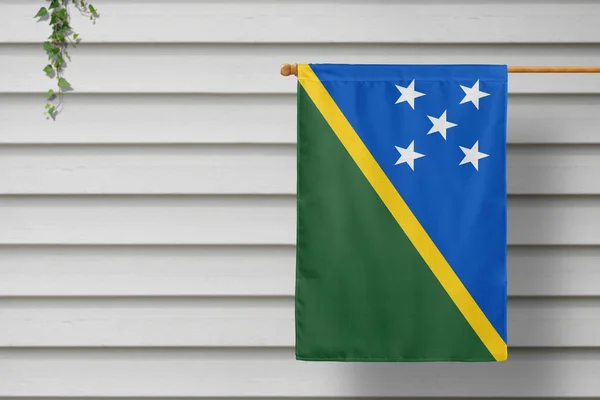 Bandera Nacional Las Islas Salomón Cuelga Una Cerca Largo Pared — Foto de Stock