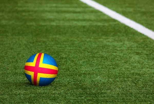Aland Islands Vlag Bal Voetbalveld Achtergrond Nationaal Voetbal Thema Groen — Stockfoto
