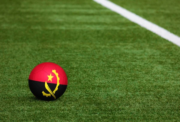 Bandera Angola Pelota Fondo Del Campo Fútbol Tema Nacional Fútbol — Foto de Stock