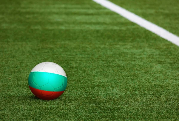 Bulgarije Vlag Bal Voetbalveld Achtergrond Nationaal Voetbal Thema Groen Gras — Stockfoto