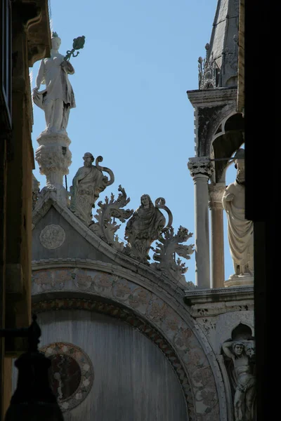 Venedik Basilica San Marco Heykel Mermer Frizleri Ile Yan Cephe — Stok fotoğraf