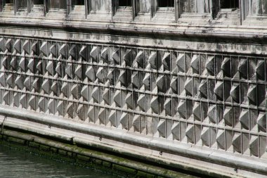 Venedik, Palazzo Ducale, ayrıntı ve cephe Sighs köprü altında su