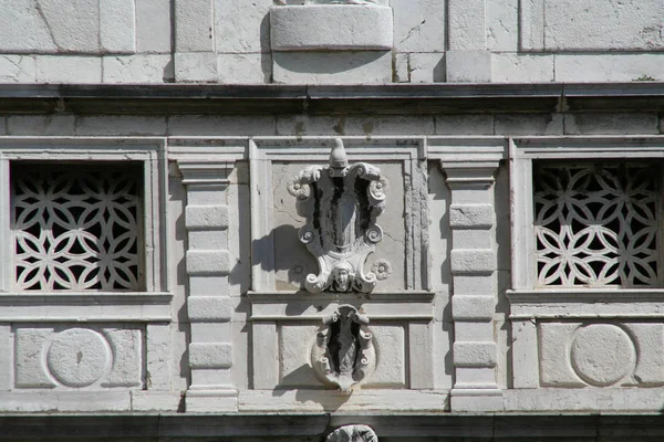 Venedik Bridge Sighs Deldi Windows Görünümünü — Stok fotoğraf