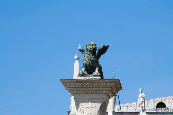 Venedik Aslan Sütun San Marco Önden Görünüm — Stok fotoğraf