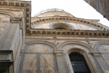 Venedik, kilise Santa Maria dei Miracoli, yan görünümü Korosu aşağıdan