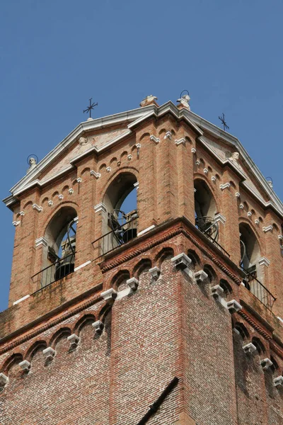 Veneza Uma Pequena Torre Sineira Forma Canto Entre Paredes — Fotografia de Stock