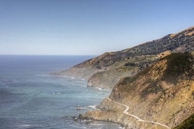 Pacific Coast ve bize 1 Vicente düz iz ile Ventana vahşi, California.
