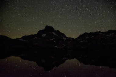 Banner tepe ve on bin Island Lake gece, Ansel Adams vahşi, Kaliforniya yansıtan yıldız.