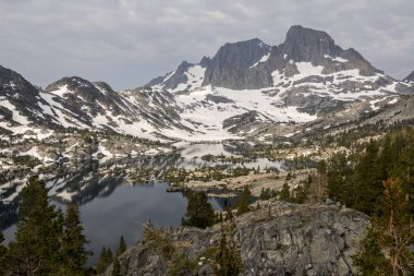 Garnet Göl ve afiş tepe John Muir iz, Ansel Adams vahşi, California.