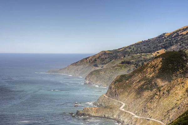 Pacific Coast ve bize 1 Vicente düz iz ile Ventana vahşi, California.