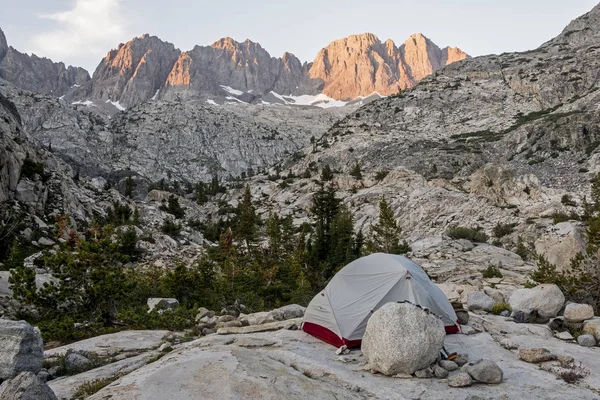 Slunce Zapadá Ohradu Hřebenu Nad Backpackers Stan John Muir Trail — Stock fotografie