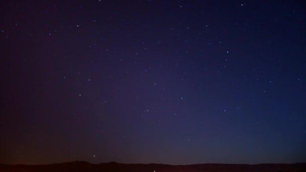 Zeitraffer von Himmel und Sternen über der Sternwarte — Stockvideo