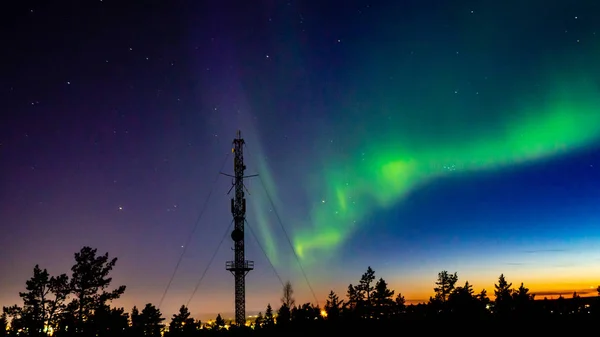 Luzes Norte Acima Cidade Com Transmissor Finlândia — Fotografia de Stock