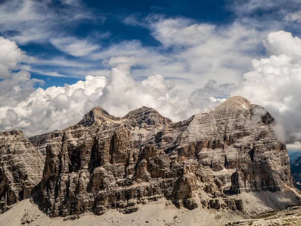 Bulutlar Dolomites İtalya çarpıcı Tofane tepeler