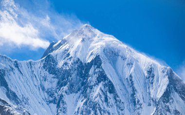 Nepal Himalaya'da Annapurna II zirvesi