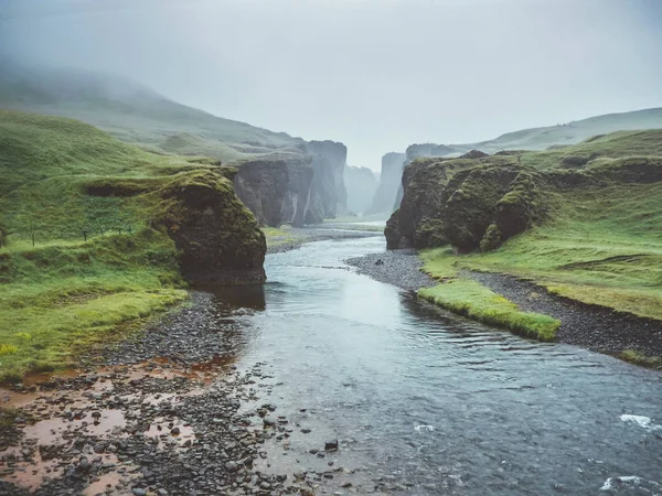 Misty vintage Fjadrargljfur Kanyonu Güney İzlanda