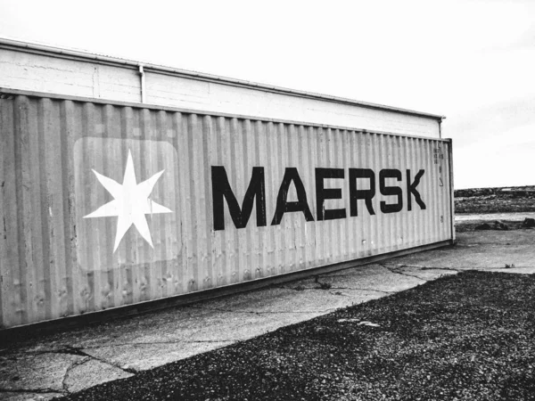 Reykjavik, İzlanda - 30 Temmuz 2016: Reiykjavik İzlanda'da Maersk kargo konteyneri