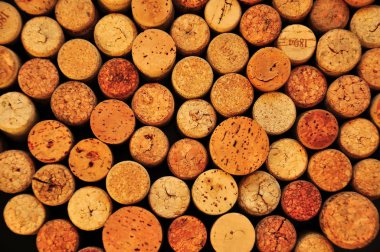 Cork arka plan vintage. Birçok kauçuk şarap mantarlar. Şarap üretimi. Winemaker. Şarap çeşnicibaşı. Arka plan ile şarap mantarlar. tebeşirle çizilmiş bir siyah arka plan üzerine şarap.