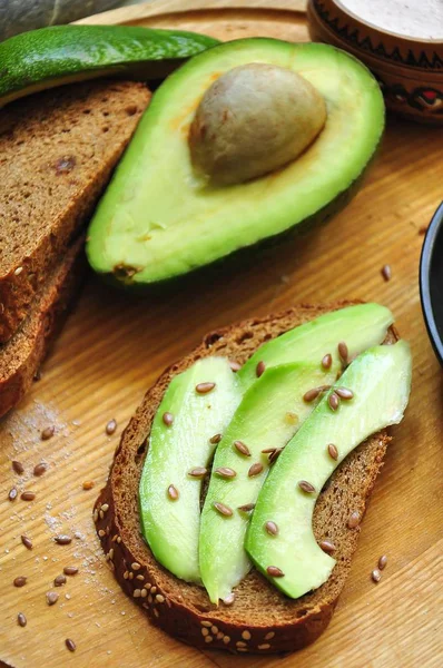 Yeşil Avokado Avokado Tost Doğru Beslenme Hafif Bir Aperatif Vegans — Stok fotoğraf