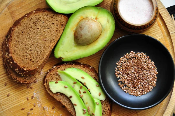 Yeşil Avokado Avokado Tost Doğru Beslenme Hafif Bir Aperatif Vegans — Stok fotoğraf