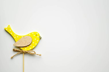 Dekoratif sarı kuş arka plan metin veya site için. Çocuklar el yapımı. Dekor kartı.