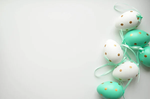 Pisanki Białe Niebieskie Kropki Świąteczny Nastrój Wielkanoc Atrybuty Wielkanoc Żywności — Zdjęcie stockowe