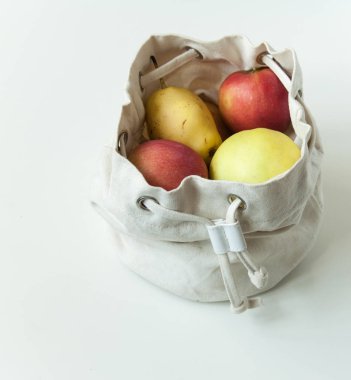 Meyve ve sebze depolamak için çevre dostu pamuk torbaları. Doğayı kurtarıyoruz. Gıdaların doğru depolanması.