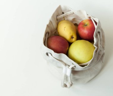 Meyve ve sebze depolamak için çevre dostu pamuk torbaları. Doğayı kurtarıyoruz. Gıdaların doğru depolanması.