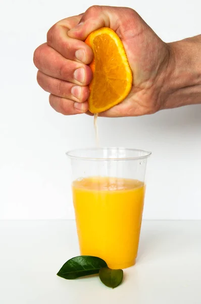 Fresh Orange Juice Glass Hand Squeezes Juice Orange Orange Slices — Stock Photo, Image