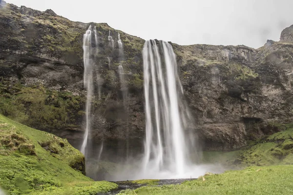 Lång Exponering Seljalandsfoss Island Med Vattendroppar Objektiv — Stockfoto