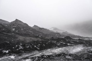 Buz ve yoğun bir sis Solheimajokull kül gösterilen buzul İzlanda'kazık.