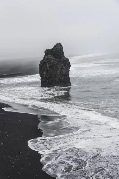 Rock Formationer Kirkjufjara Strand Island Porträtt — Stockfoto