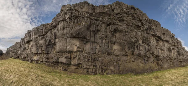 Rocky Cliff - Tectonic Plates in Thingvellir National Park — Stock Photo, Image