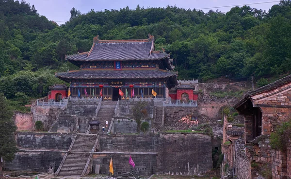 Templo de kungfu antigo em Wudangshan montanha China — Fotografia de Stock
