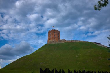 Vilnius, Litvanya Gediminas Gedimino Kulesi Kulesi. Vilnius şehir ve Litvanya tarihi sembolü. Yaz. Turizm