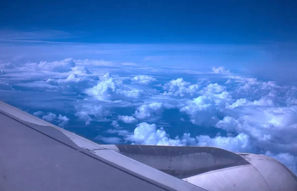 Look outside of the airplane window and see beautiful sky. — Stock Photo, Image