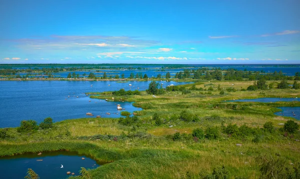 Paisaje de verano en FInland, Mustasaari. naturaleza irreal Fotos de stock libres de derechos