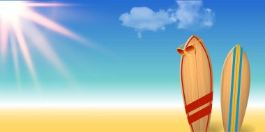 İki Surfboards sahilde güneş gözlüklü. Bulutlar ve güneş patlaması ile gerçekçi arka plan.