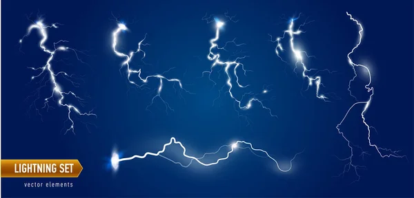 Uppsättning isolerade blixtnedslag effekter på blå bakgrund. Åska-storm magi och ljus blixt effekt. Realistisk vektor illustration — Stock vektor
