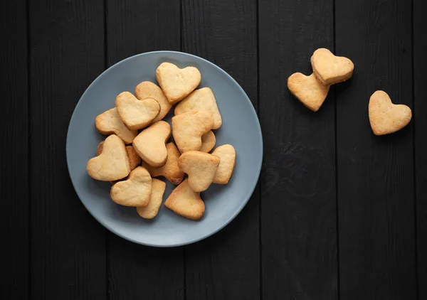 Homemade Cake Valentine Day Heart Shaped Cookies Plate Black Background — Stock Photo, Image