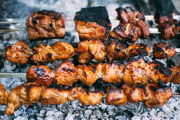 Kippenspiesjes Spiesjes Brand Buiten Vlees Koken Open Lucht — Stockfoto