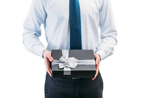 Homme Affaires Tenant Cadeau Avec Ruban Argent Type Sur Fond — Photo