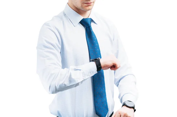 Facet Jasnej Koszuli Krawatem Białym Tle Patrzy Zegarek Obu Rękach — Zdjęcie stockowe