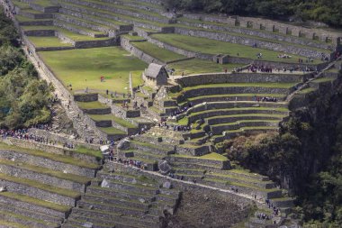 Üç kapı grup ve kutsal Main Square Machu Picchu eski İnka İmparatorluğu Kalesi, tapınaklar ve bununla Machu Picchu içinde saraylar şaşırtıcı manzaraları, arquitecture tasarım mükemmel