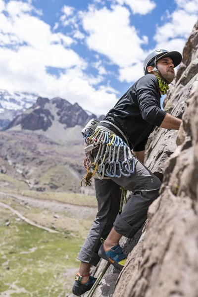 Erkek Dagci Tarafından Zirveye Ulaşmak Için Son Hareketleri Andes Dağları — Stok fotoğraf