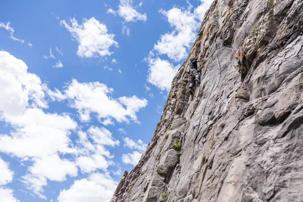 Τελευταίες Κινήσεις Που Έφτασαν Στην Κορυφή Από Ένα Αρσενικό Ορειβάτης — Φωτογραφία Αρχείου