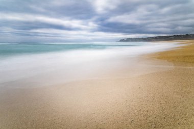 Tunquen Beach Valparaiso bölgesinde ve Algarrobo, yabani hayvanlar ve bitkiler yüzünden bir sürü ile bir harika ve vahşi Plaj yakın sulak alanlar ve bir pastoral seyahat hedef yapmak turkuaz suları