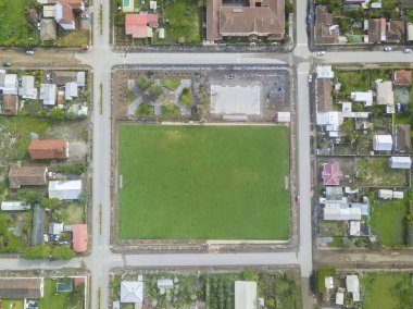 Şili kırsal uçağı, bir küçük çim futbol sahası olarak bir yeni ve simetrik Kentsel şehir Buchupureo, Şili sokaklarda planlama içinde Main Square bir havadan görünümü