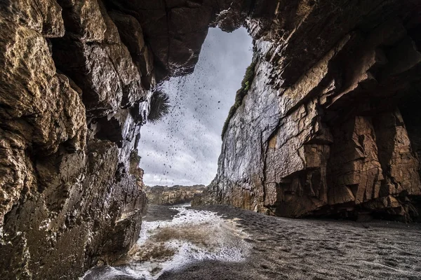 Знаменитий Подорожі Cueva Los Patos Liles Дивного Пляжу Трьома Печери — стокове фото